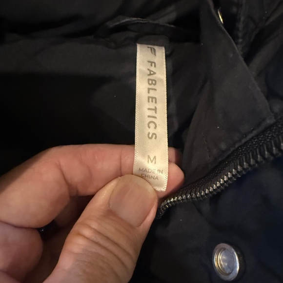 Women's Fabletics Puffy winter vest - Picture 4 of 8